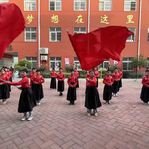 四棵树第三小学———参加我县第九届“典籍里的中国”中小学生经典诵读
展演比赛