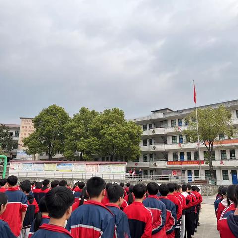 醪田镇中学召开“学雷锋活动”总结表彰大会暨升旗仪式