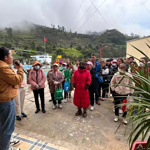 “育”见成长，温暖陪“伴”--隆阳区瓦马乡阳光幼儿园小班家长开放日活动。