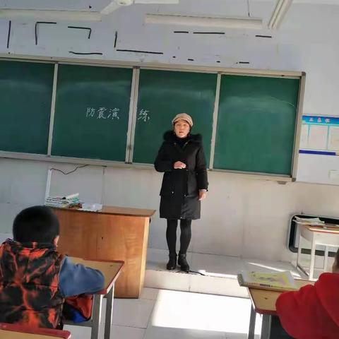 贤表小学安全演练