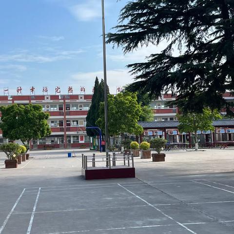 快乐劳动，美化校园—后河镇中心小学“爱我校园锄草”活动纪实