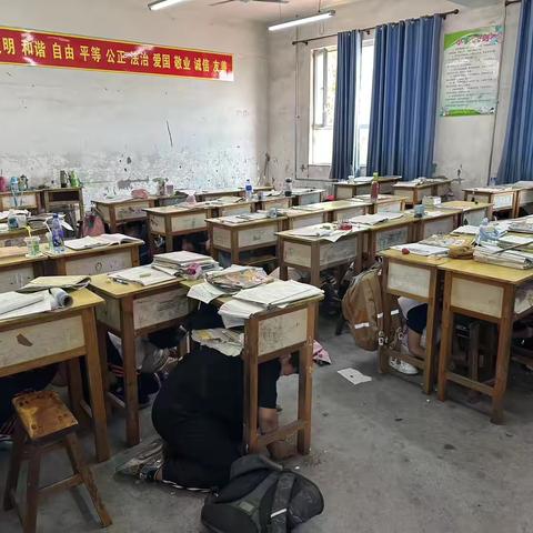 防震演练 安全相伴——巴彦扎拉嘎中心学校防震演练活动