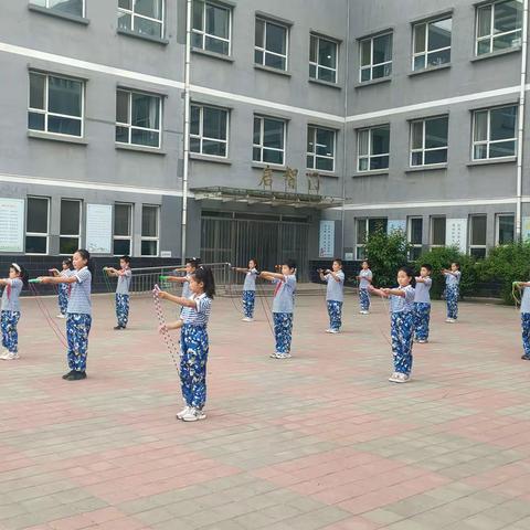 百花争香吐艳   百态精彩纷呈--双滦四小“百花百态”社团课程展示活动