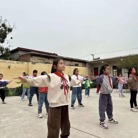 “社团添活力，童年绽光彩” —— 曲沟镇东夏寒小学社团活动掠影