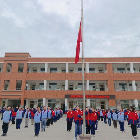 青山埋忠骨，清明祭英烈