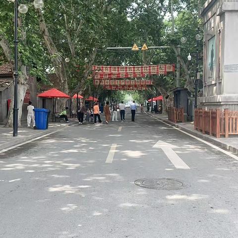 共赴民国小镇，同庆生日会——钟山幼教集团教职工赴九龙岗民国小镇