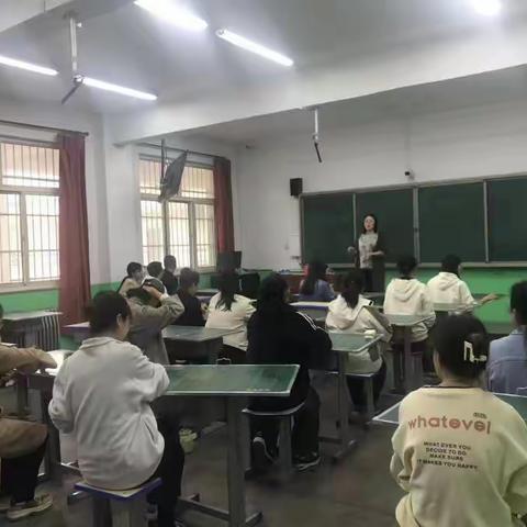 东关中学粉笔字培训活动