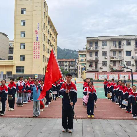 自然觅夏色，扇面绘经典——修水县义宁镇第二小学五杰广场觅夏扇面诗画创作活动