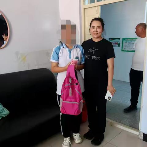 扎赉特旗福心公益举行“捐资助学，有你有我”活动