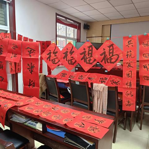 蛇舞新春福满园 墨香送暖联传情——小西门社区“写春联 送祝福”活动