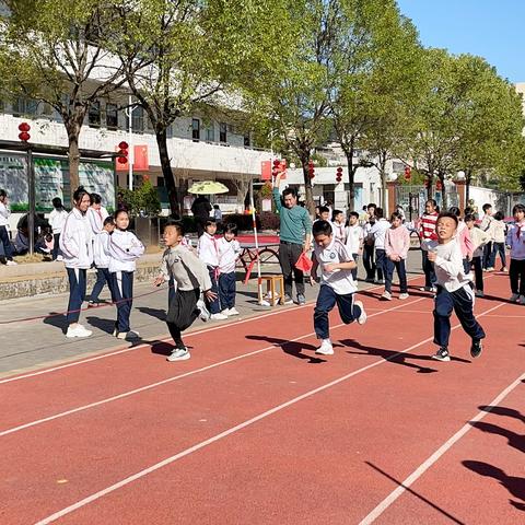 运动同心，健康同行 	——浮山镇中心小学2024年秋季体育活动