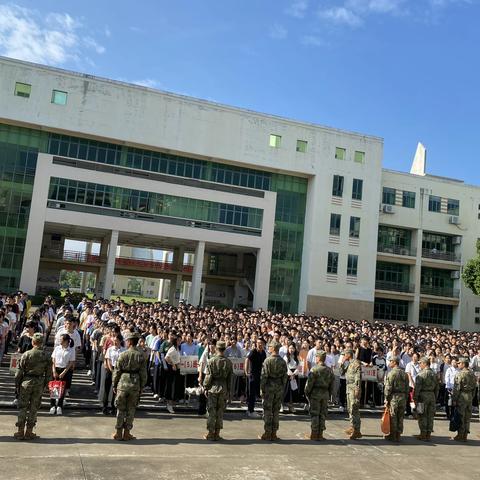 大鹏一日同风起,扶摇直上九万里——罗定实验中学组织2023-2024学年高一年级学生开展军训活动
