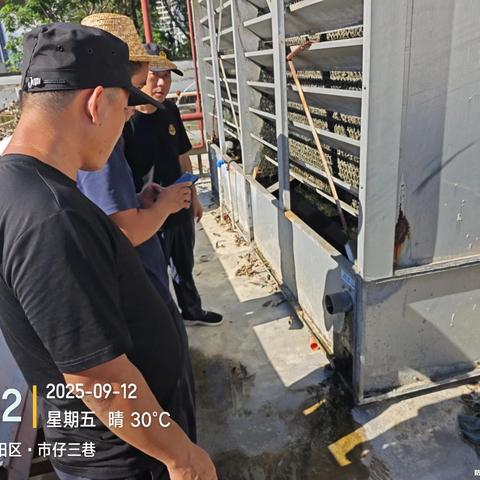 东河社区联合包点单位执法局全力开展蚊媒防控行动