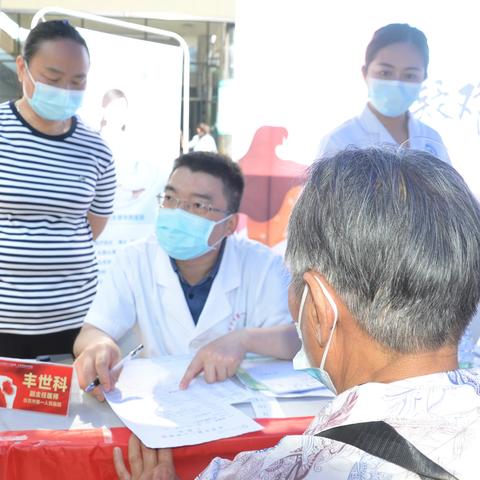 成都市第二人民医院皮肤专科联盟专家在自贡市第一人民医院开展义诊活动