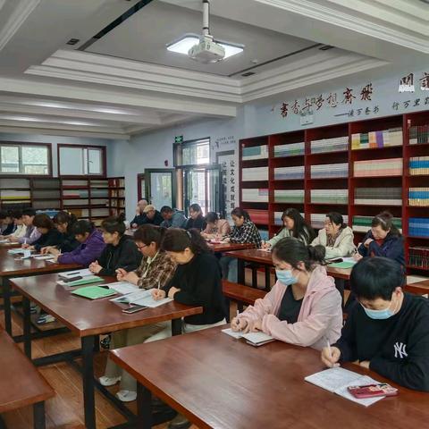 敦煌中学教学一部公寓楼召开公寓楼安全管理工作周例会