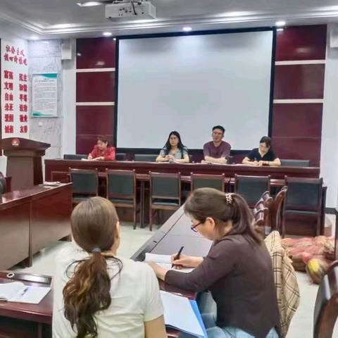 敦煌中学教学一部召开公寓楼安全管理工作周例会