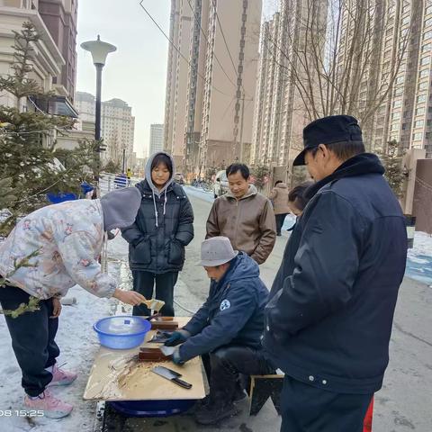 辞旧迎新-“洗”迎新年， 温暖将至，磨菜刀、洗地垫便民服务活动圆满结束