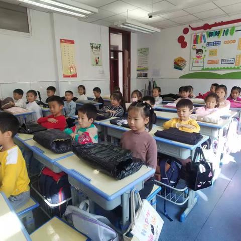 小小巧手，大大成长——叠衣服 浐灞第十二小学 一年级劳动实践活动