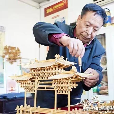 大运河畔守艺人为庆祝中国共产党成立102周年精心制作《乘风破浪》帆船模型