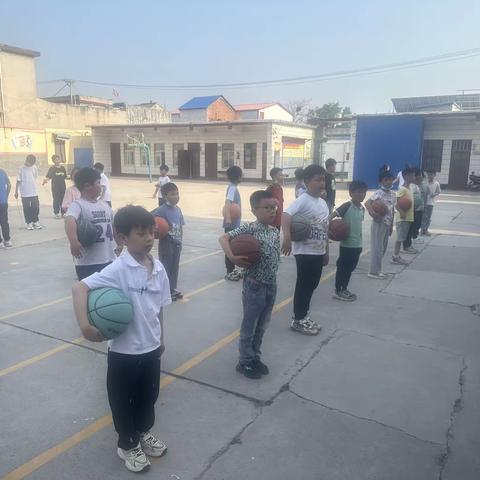 殷都区许家沟乡前西岗中心小学———篮球社团