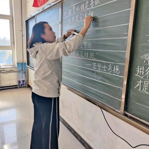 墨香四溢，书写精彩——牙克石市乌尔其汉第一中小学教师基本功提升系列活动（一）钢笔字粉笔字比赛