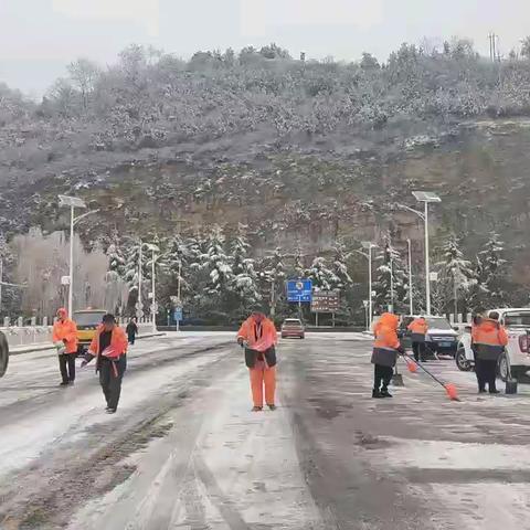 温暖同行 岁月静好——沁水公路段除雪保畅不停歇