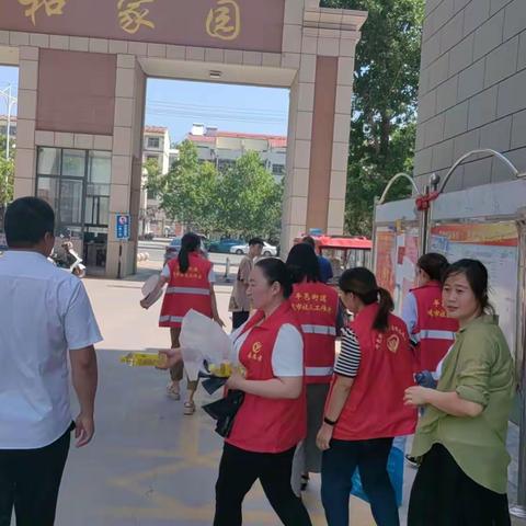 【孝德社区】联合物业到祥和家园清理小广告