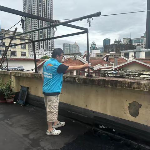 风雨同舟筑暖巢 家园重整焕新颜