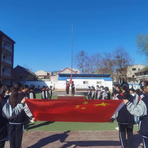 【滨河共育】红红国旗，冉冉升起——滨河小学升旗仪式