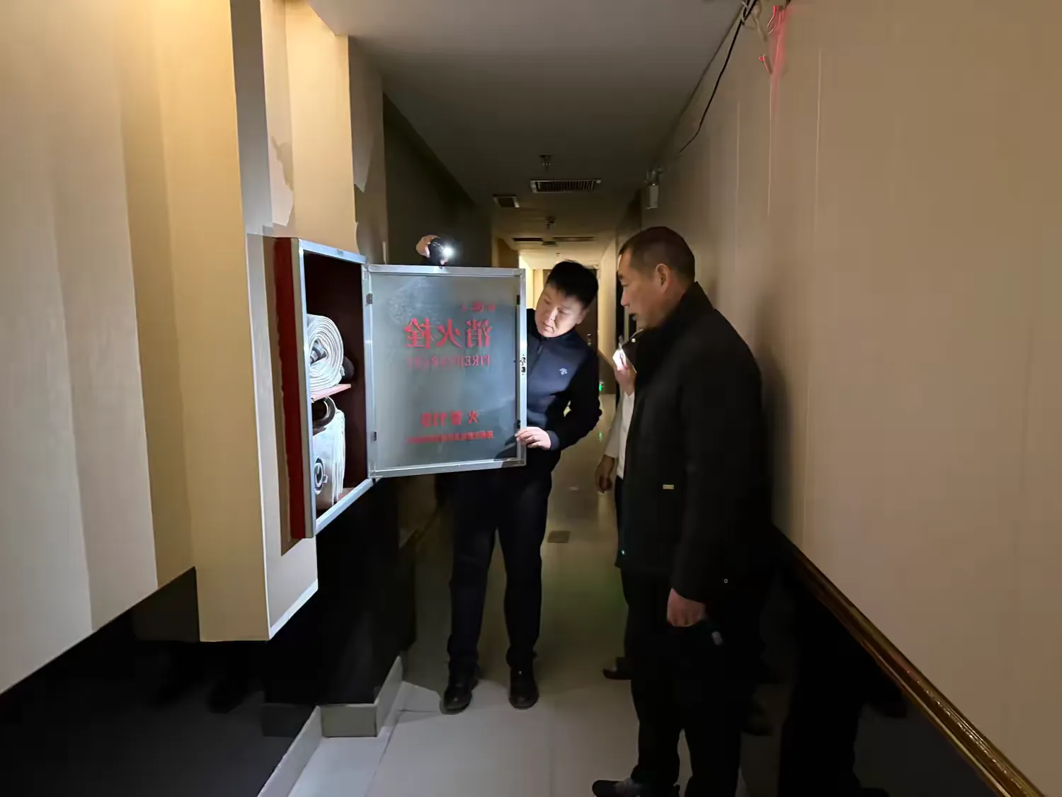 简篇-坚守安全防线,喜迎祥和新春——顺河街街道扎实开展春节前夕安全生产检查工作