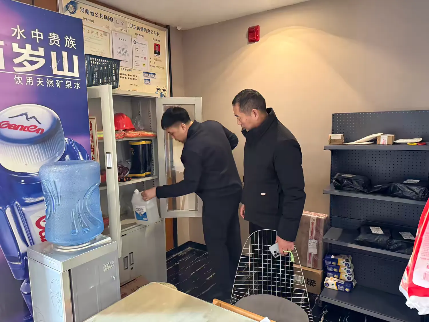 简篇-坚守安全防线,喜迎祥和新春——顺河街街道扎实开展春节前夕安全生产检查工作