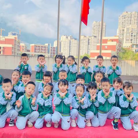 “做幼儿园的小主人”—大风车幼儿园绿泡泡三班第7️⃣周升旗仪式