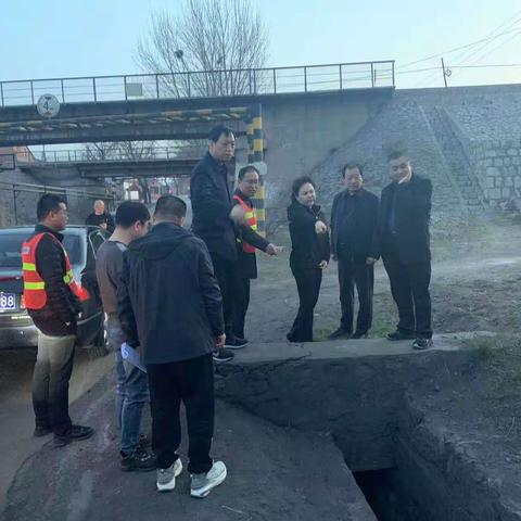 省公路局养路处处长王文俊莅临长治市段实地查看S102线水毁工程项目