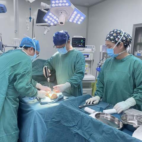 【医者风采】正骨藏巧思 急症显担当 无影灯下的“微笑匠人”——记铜川丰荣医院创伤科主任杨鹏的医者之路