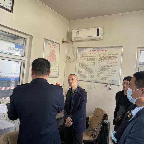 西藏考察团来我区生活垃圾压缩转运站参观