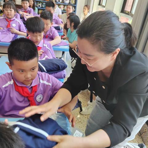 传递微笑   与爱同行