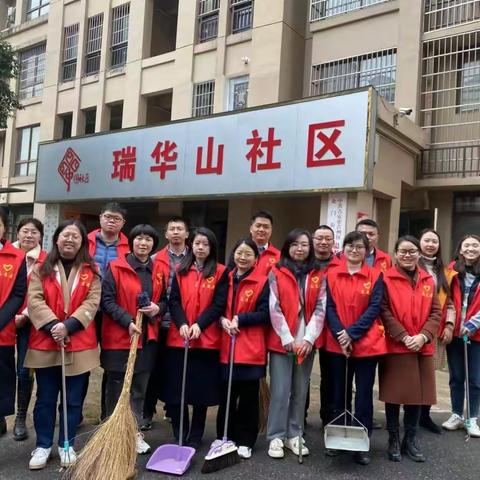 学习雷锋好榜样--建行吉安市分行联合市银保监分局和太平人寿吉安中支开展学雷锋志愿服务活动