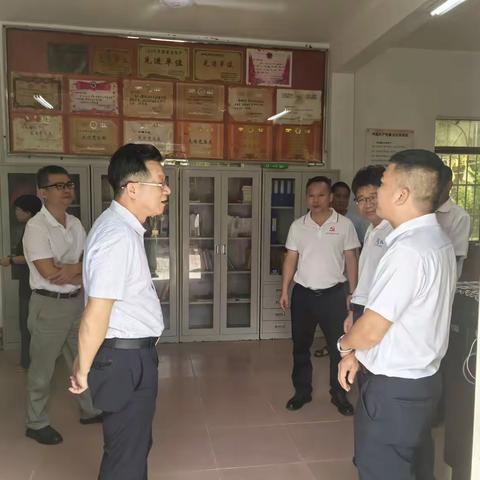 省人大常委会华侨外事工委主任谢雄峰率队到群英乡调研华侨归侨侨眷权益保护工作