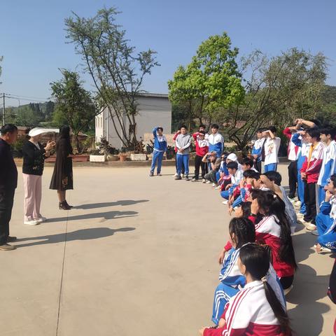 实地见习，探索花卉产业奥秘——曲靖市特殊教育学校职高三年级学生到云南滇艺花卉有限公司见习