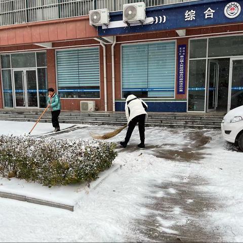 苗山镇：全民齐参与 各扫门前雪 全面落实“门前五包”各项工作