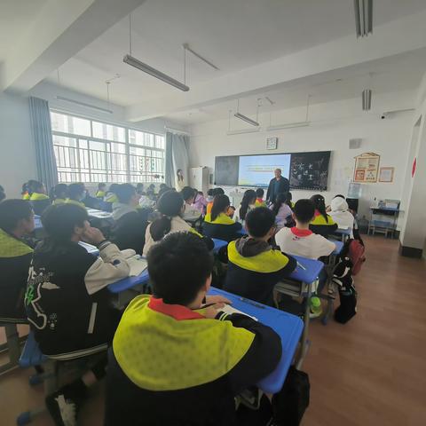 【临沂市全环境立德树人宣讲活动之学习沂蒙精神，传承红色基因】临沂一小东关校区六年级5班家长进课堂活动