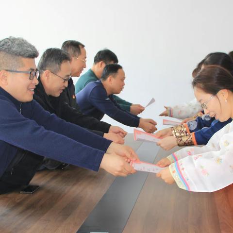 【扛起巾帼担当 彰显巾帼之美】阿城区朝鲜族中学校举行“三八红旗手”表彰大会