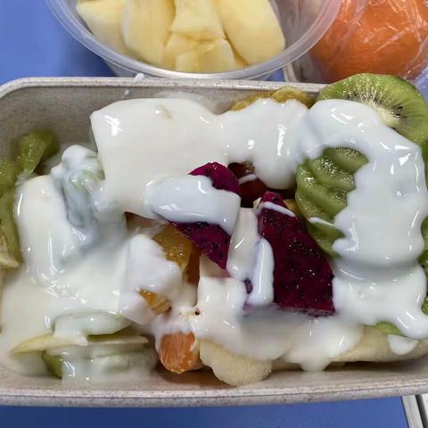 奶昔、沙拉别样英语课——三迪中学卧龙寺校区英语组开展英语课堂奶昔制作体验活动