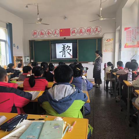 书法进课堂 墨香满校园——记洪岩镇历居山小学书法课堂