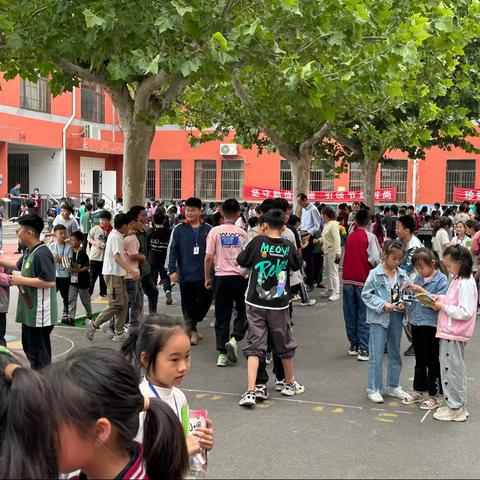 跳蚤小市场 快乐大成长——南沙河镇中心小学跳蚤市场活动圆满成功