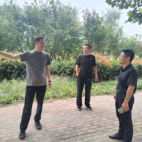 【卫都清扫公司】“双节期间”、环卫工人辛勤坚守──营造靓丽城市环境