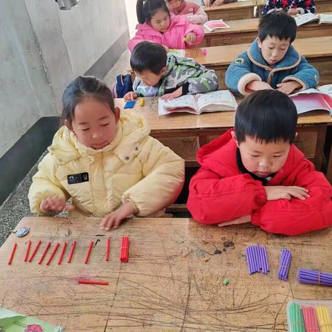 睢宁县岚山镇中心小学一年级数学趣味活动———数一数  摆一摆（11-20）