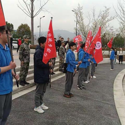 “缅怀革命先烈，追寻红色印记”——“徒步毅行”综合实践活动