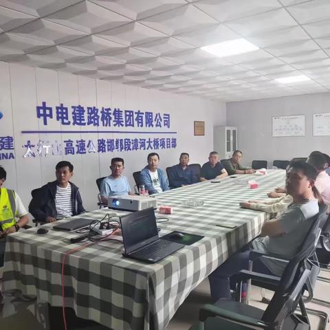 生命重于泰山 安全大于一切——路通公司太行山高速公路总监办开展安全生产宣传咨询日活动