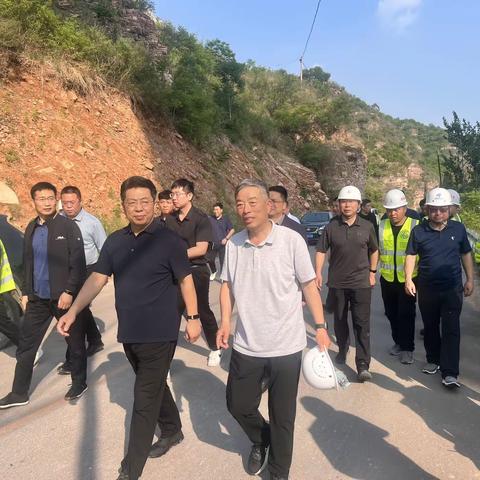 邯郸市交通运输局主要领导调研太行山高速公路邯郸段漳河大桥项目。